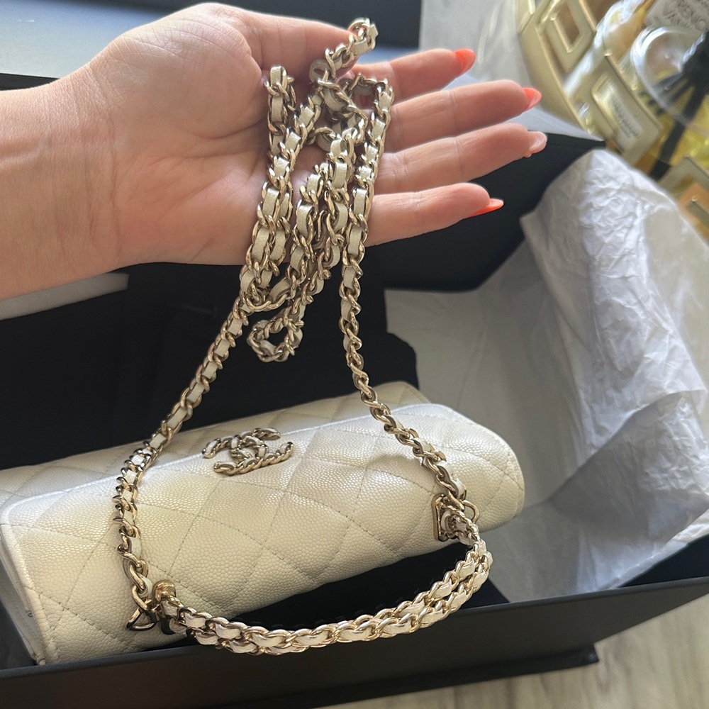 CHANEL Cream Quilted Leather Top Handle Shoulder Bag with Gold Chain - Picture 9 of 12